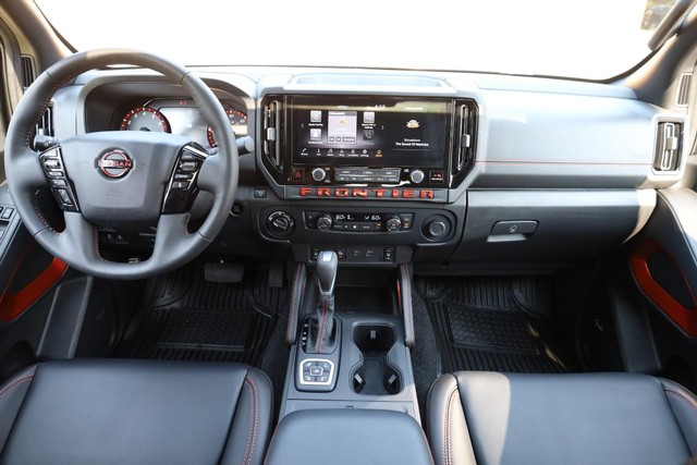Nissan Frontier Vehicle Image 25