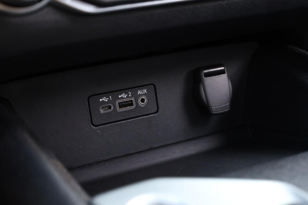 Nissan Altima Vehicle Full-screen Gallery Image 14