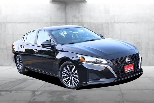 Nissan Altima Vehicle Image 02