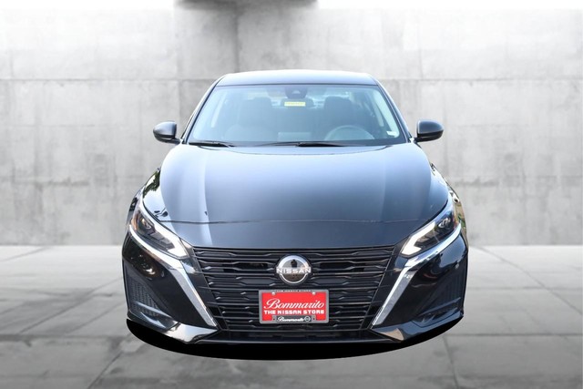 Nissan Altima Vehicle Image 04