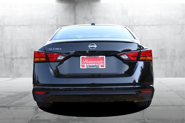 Nissan Altima Vehicle Image 06
