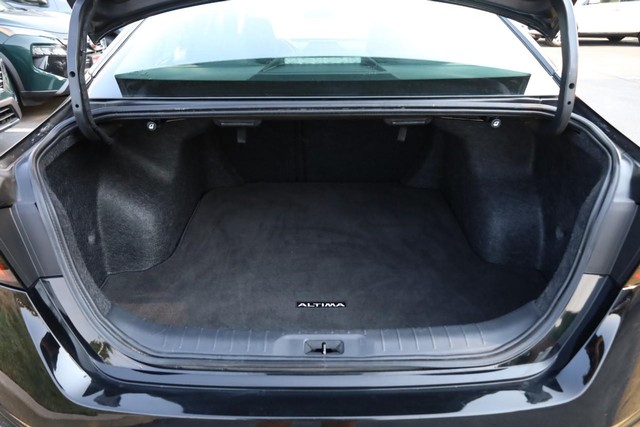 Nissan Altima Vehicle Image 07