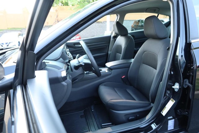 Nissan Altima Vehicle Image 08