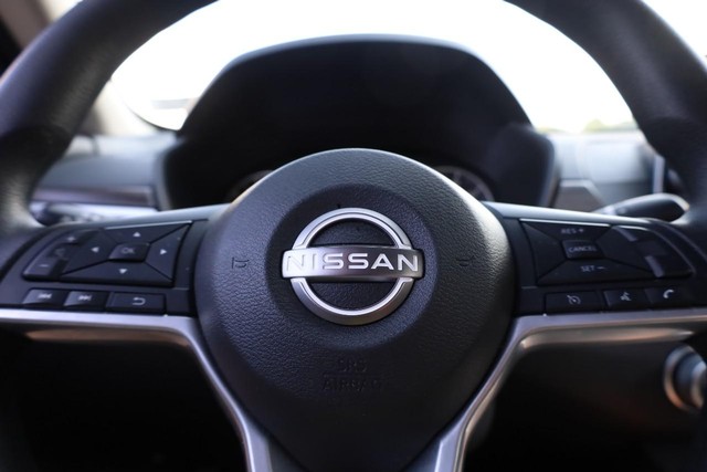 Nissan Altima Vehicle Image 09
