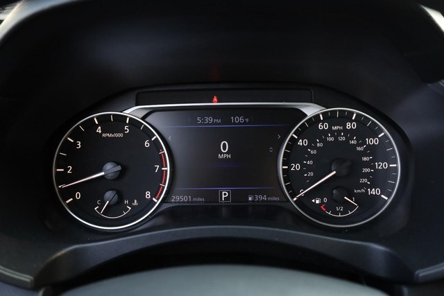 Nissan Altima Vehicle Image 10