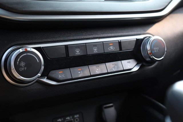 Nissan Altima Vehicle Image 13