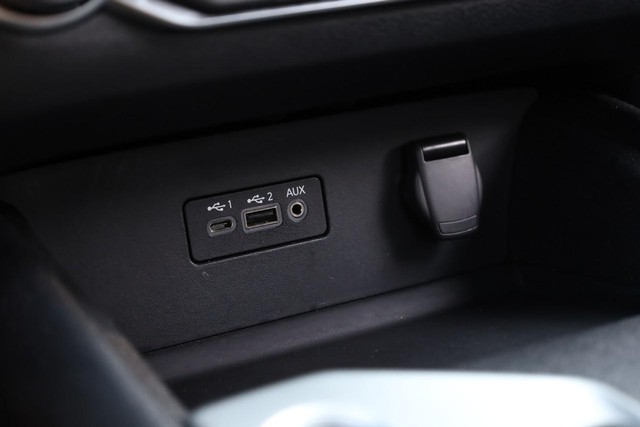 Nissan Altima Vehicle Image 14