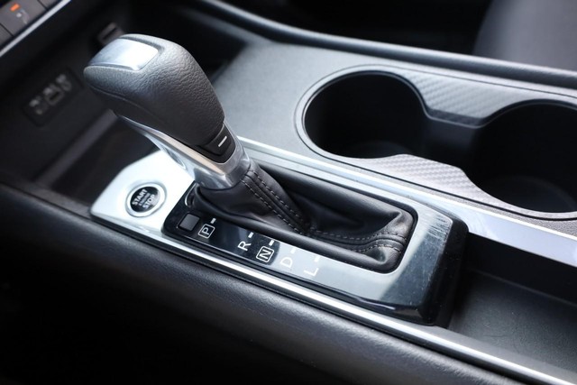 Nissan Altima Vehicle Image 15