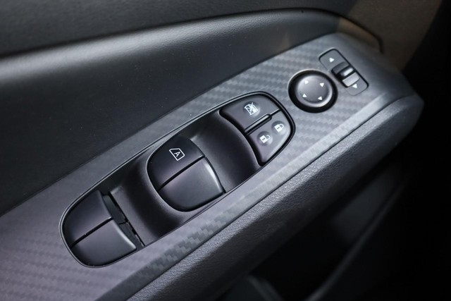 Nissan Altima Vehicle Image 17