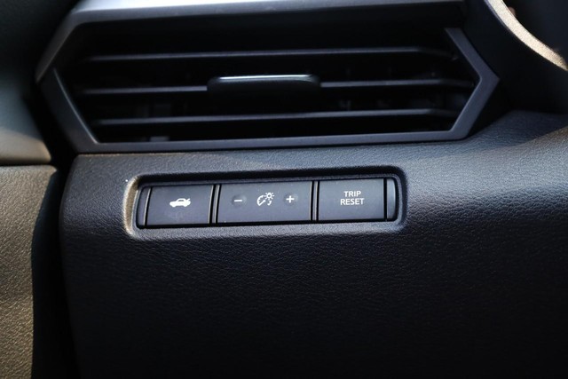 Nissan Altima Vehicle Image 18