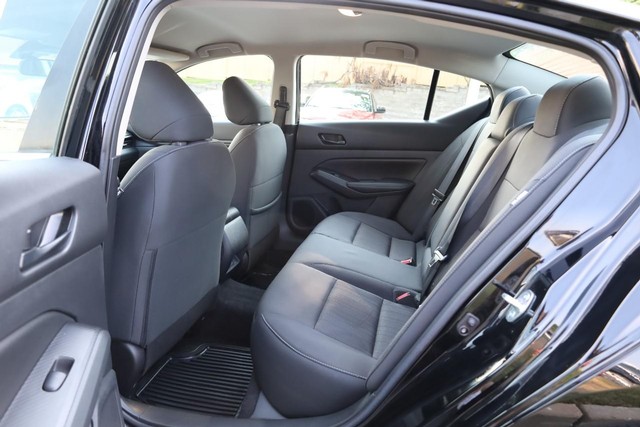 Nissan Altima Vehicle Image 19
