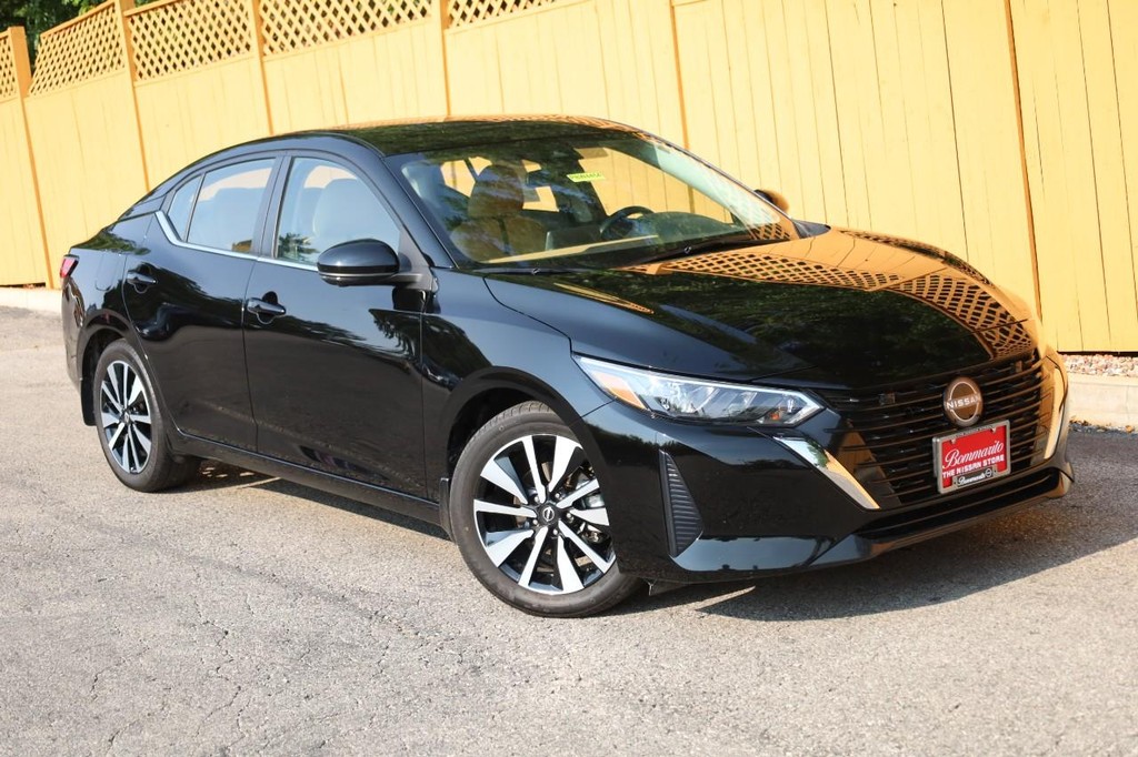 Nissan Sentra Vehicle Full-screen Gallery Image 2