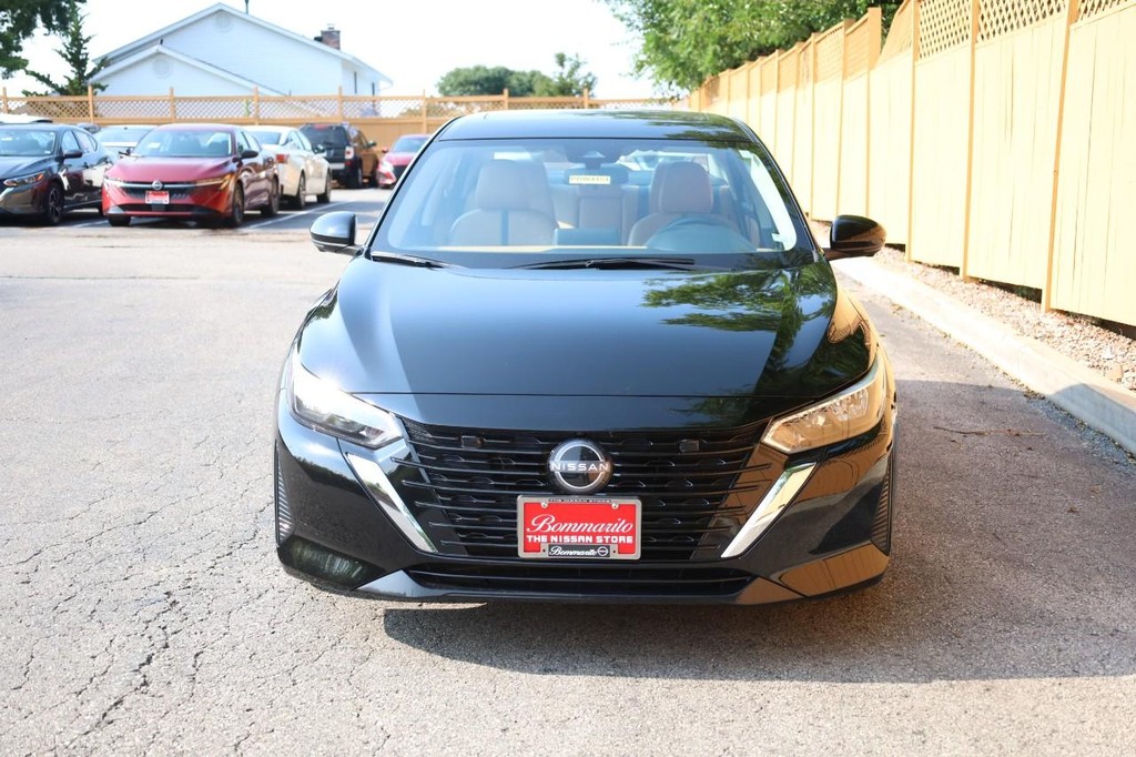 Nissan Sentra Vehicle Full-screen Gallery Image 4