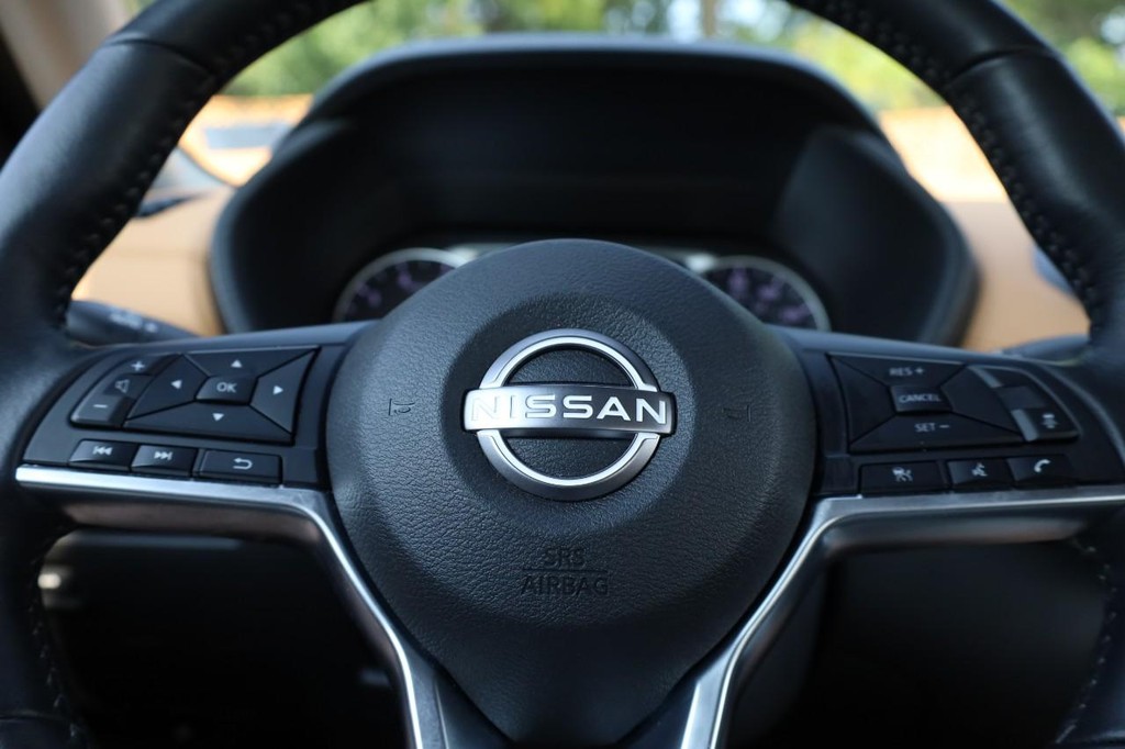 Nissan Sentra Vehicle Full-screen Gallery Image 10