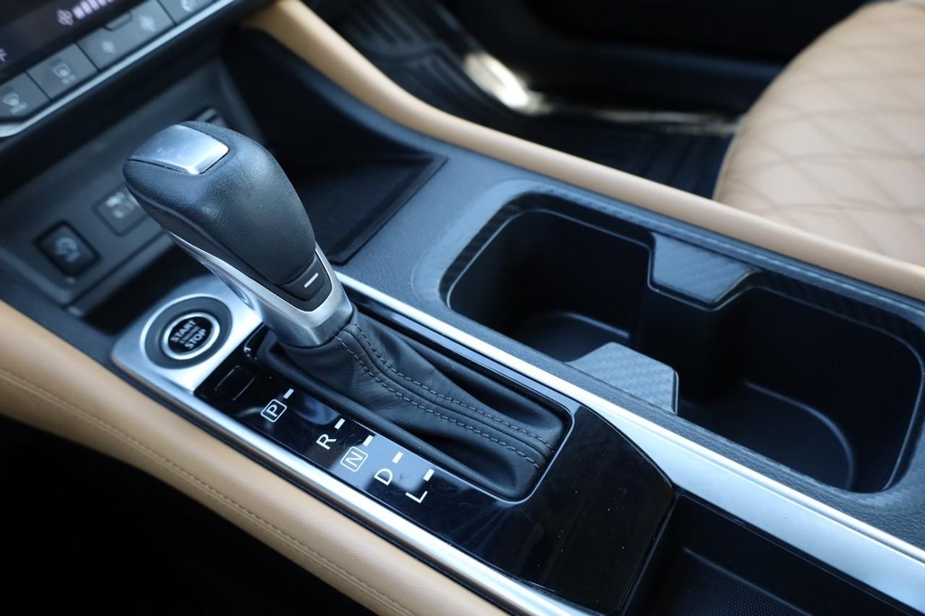 Nissan Sentra Vehicle Full-screen Gallery Image 16