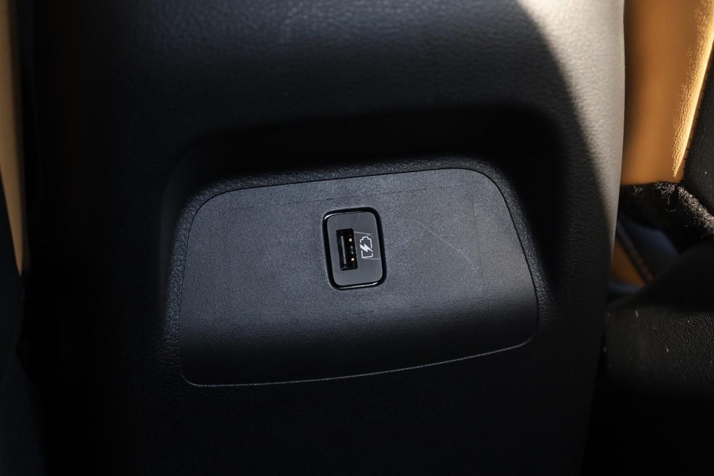 Nissan Sentra Vehicle Full-screen Gallery Image 21