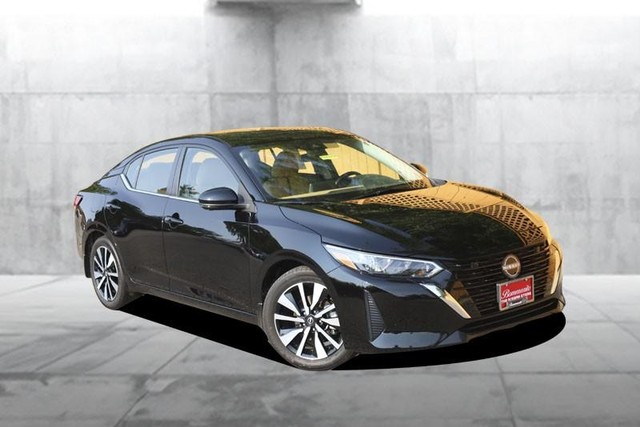 Nissan Sentra Vehicle Image 02