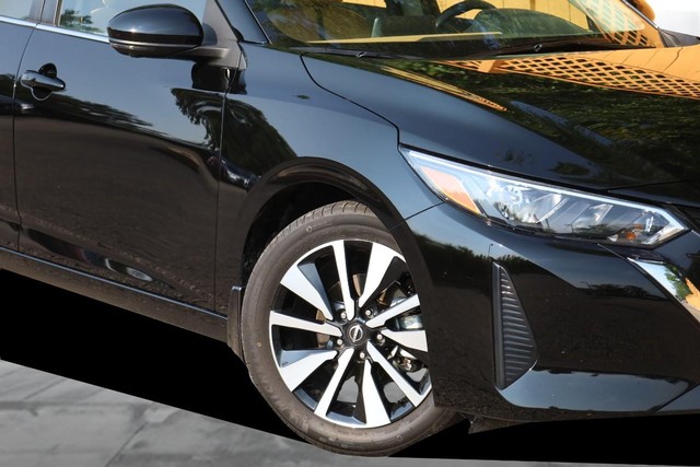Nissan Sentra Vehicle Image 03