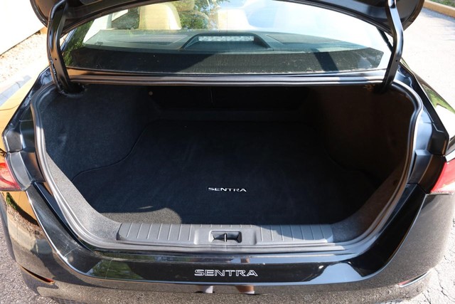 Nissan Sentra Vehicle Image 07