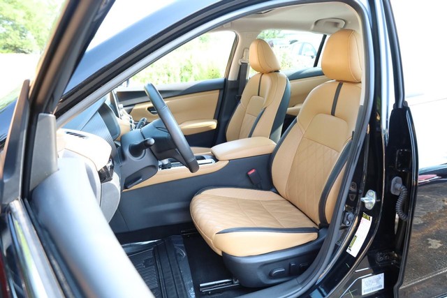 Nissan Sentra Vehicle Image 08