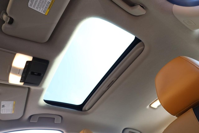 Nissan Sentra Vehicle Image 09