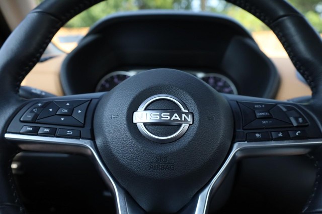 Nissan Sentra Vehicle Image 10