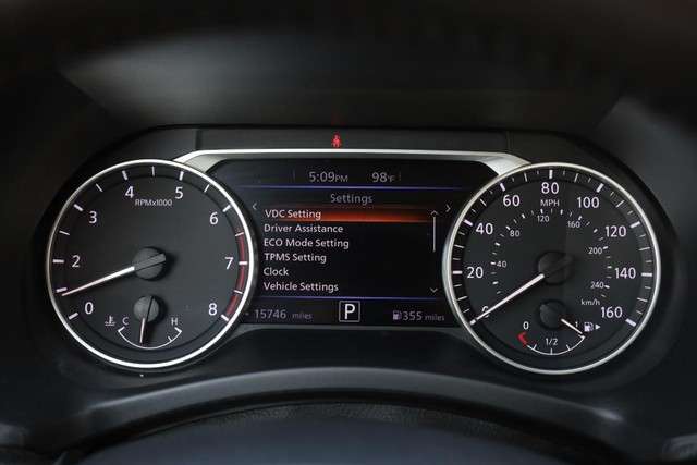 Nissan Sentra Vehicle Image 11
