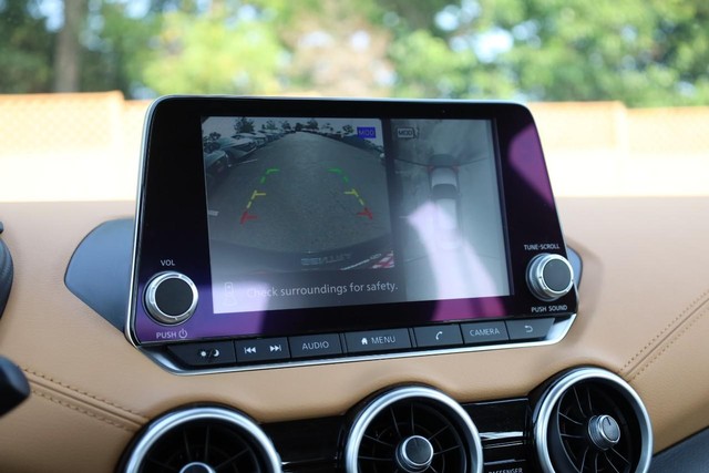 Nissan Sentra Vehicle Image 13