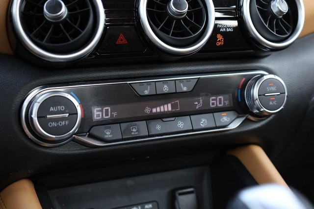 Nissan Sentra Vehicle Image 14