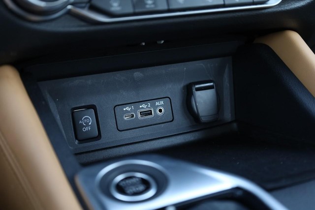 Nissan Sentra Vehicle Image 15