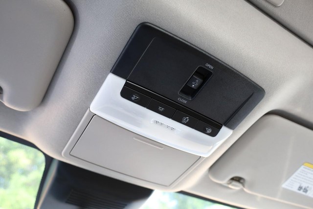 Nissan Sentra Vehicle Image 17