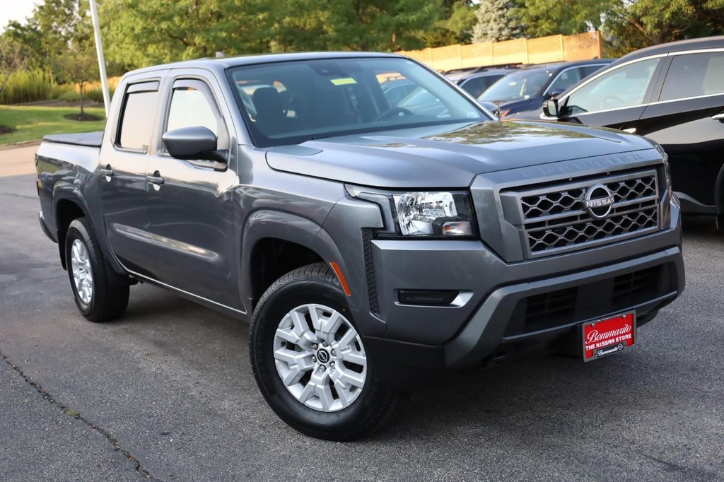 Nissan Frontier Vehicle Full-screen Gallery Image 2