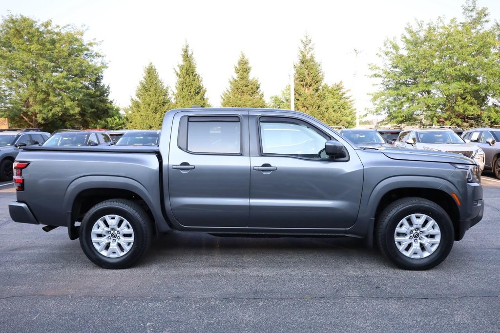 Nissan Frontier Vehicle Full-screen Gallery Image 5