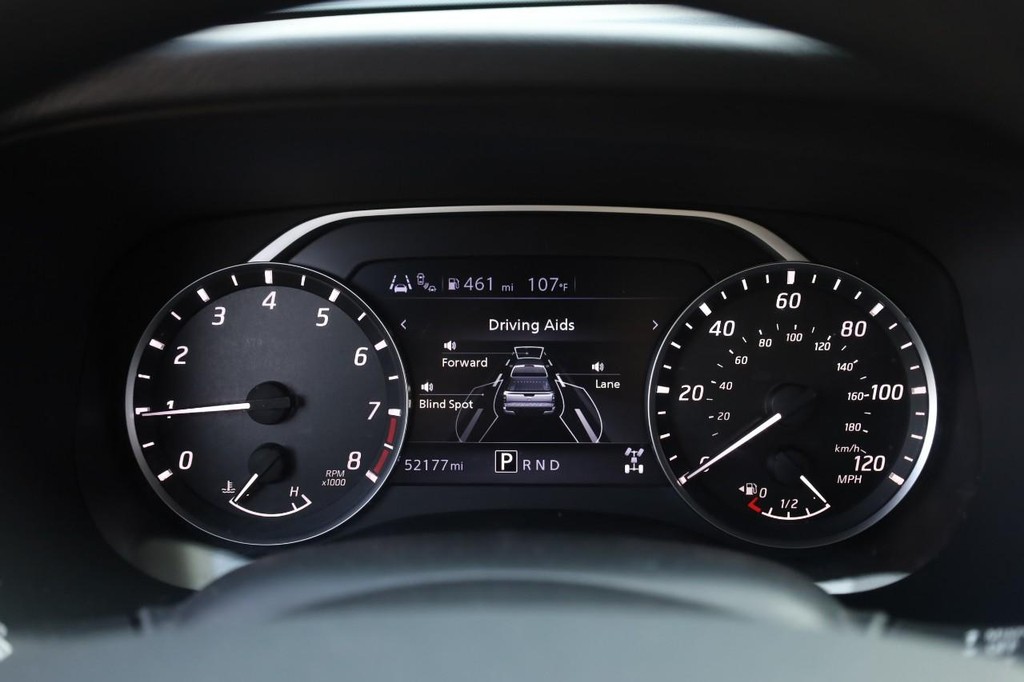 Nissan Frontier Vehicle Full-screen Gallery Image 10