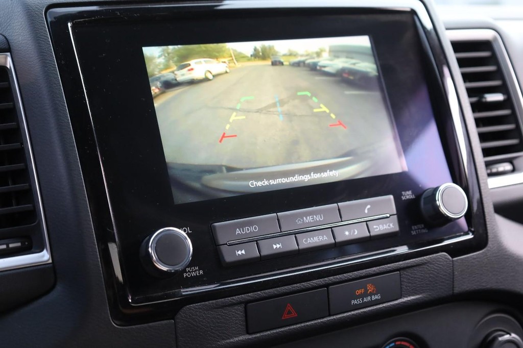 Nissan Frontier Vehicle Full-screen Gallery Image 12