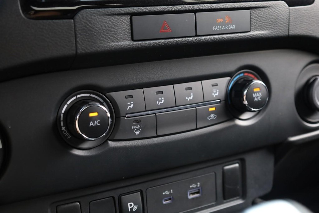 Nissan Frontier Vehicle Full-screen Gallery Image 13