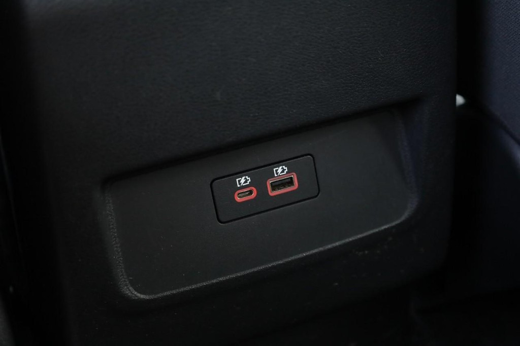 Nissan Frontier Vehicle Full-screen Gallery Image 22