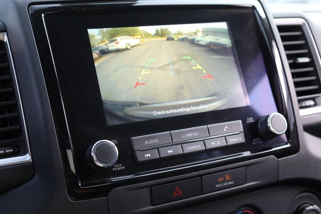 Nissan Frontier Vehicle Image 12