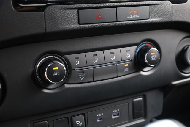 Nissan Frontier Vehicle Image 13