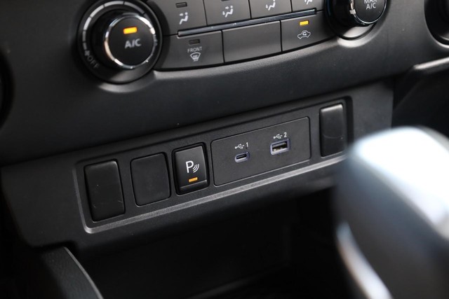 Nissan Frontier Vehicle Image 14
