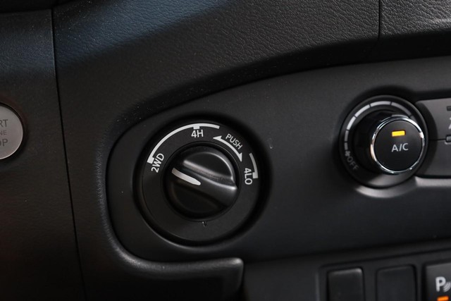 Nissan Frontier Vehicle Image 15