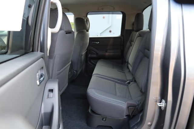 Nissan Frontier Vehicle Image 21