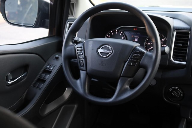 Nissan Frontier Vehicle Image 24