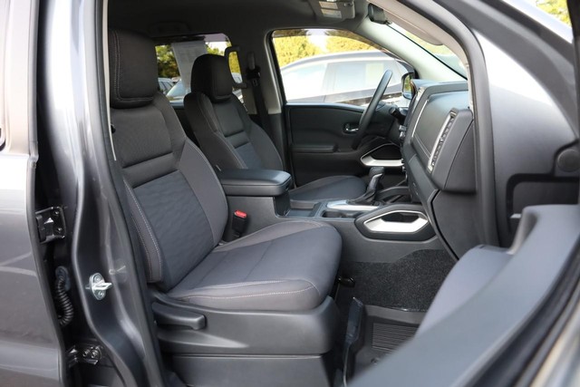 Nissan Frontier Vehicle Image 25