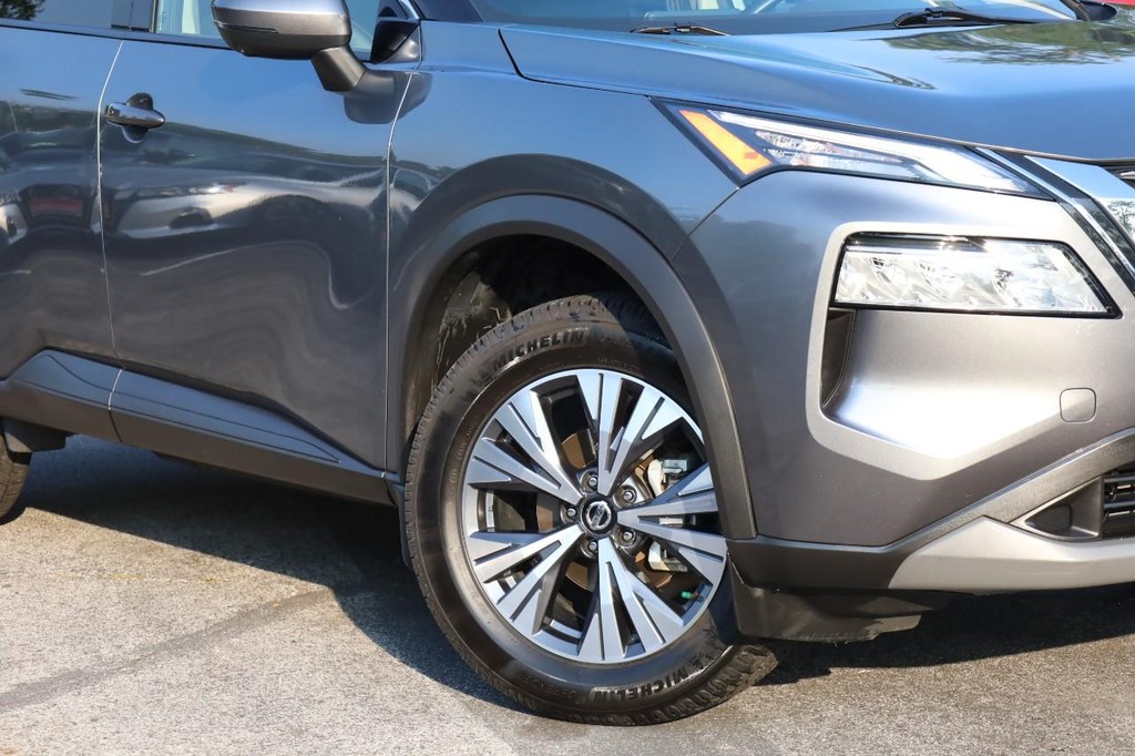 Nissan Rogue Vehicle Full-screen Gallery Image 3