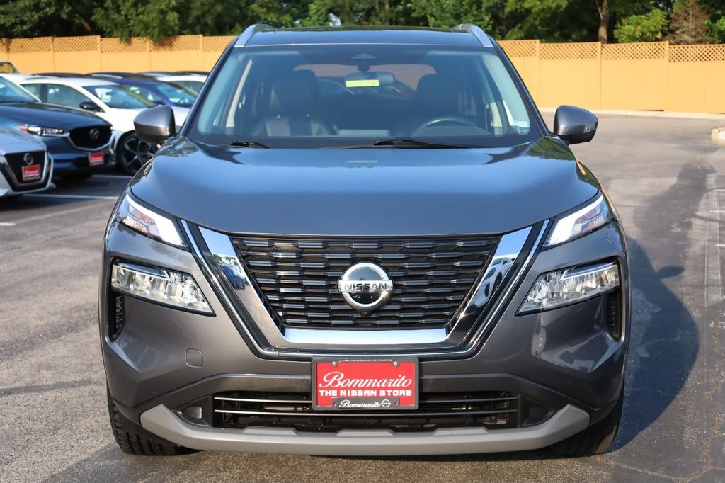 Nissan Rogue Vehicle Full-screen Gallery Image 4