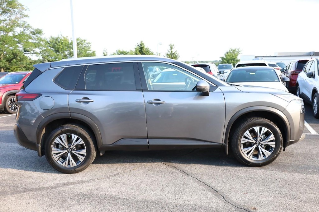 Nissan Rogue Vehicle Full-screen Gallery Image 5