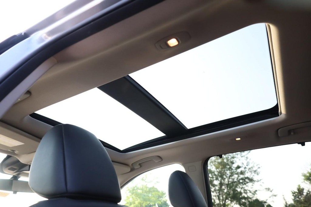 Nissan Rogue Vehicle Full-screen Gallery Image 10