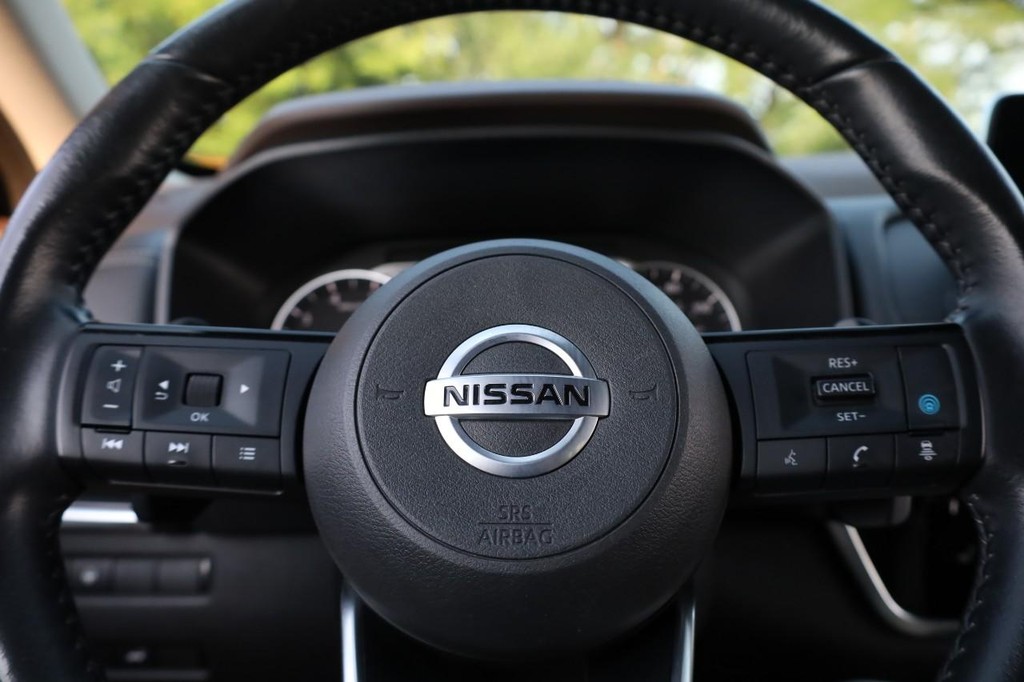 Nissan Rogue Vehicle Full-screen Gallery Image 11