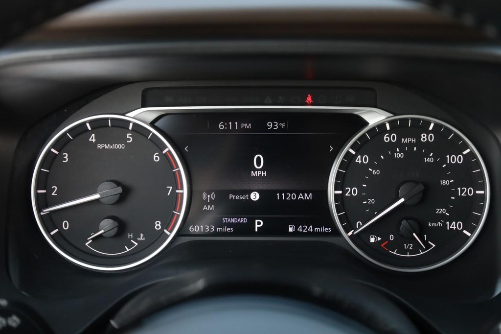Nissan Rogue Vehicle Full-screen Gallery Image 12